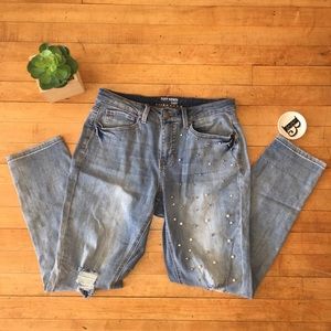 Destroyed knee with pearl accents cropped jeans